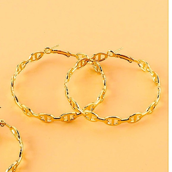 Chain Link Pig Nose Gold Plated Hoop Earrings - Picture 3 of 4